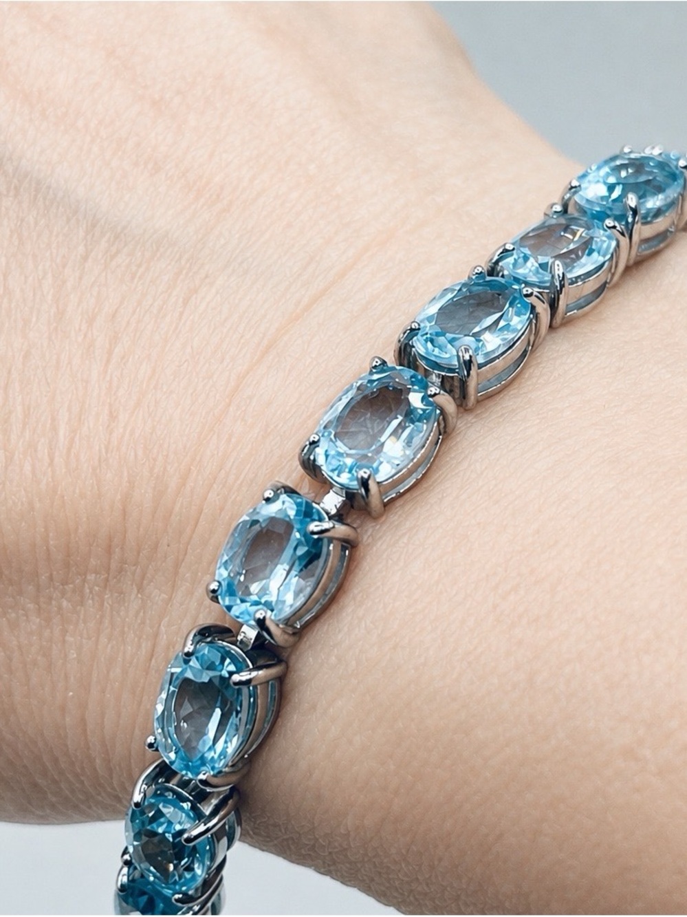 Swiss Blue Topaz Tennis Bracelet set in 925 Sterling Silver Bracelet. 7”. NEW!